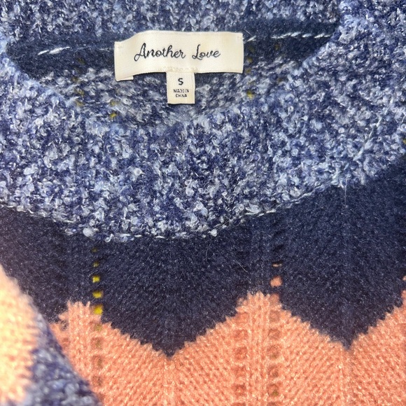 Another love sweater - Picture 2 of 2